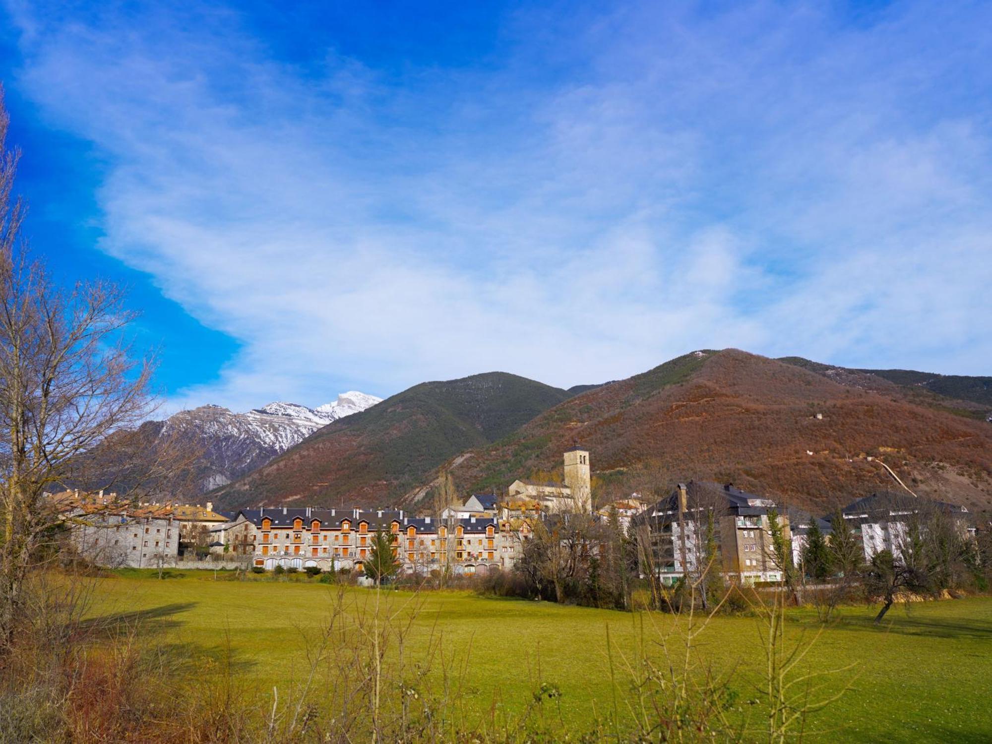 Apartamentos Valle De Tena - Biescas 3000 Exteriér fotografie